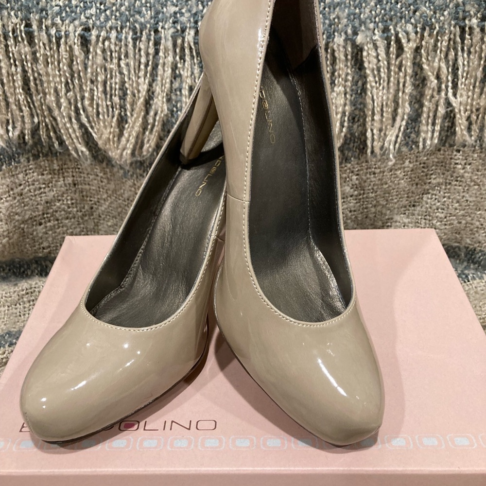 Bandolino Women's Beige Heels